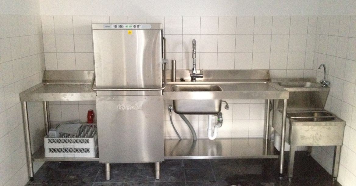 Bartscher Durschubspülmaschine DS + Ausgussbecken