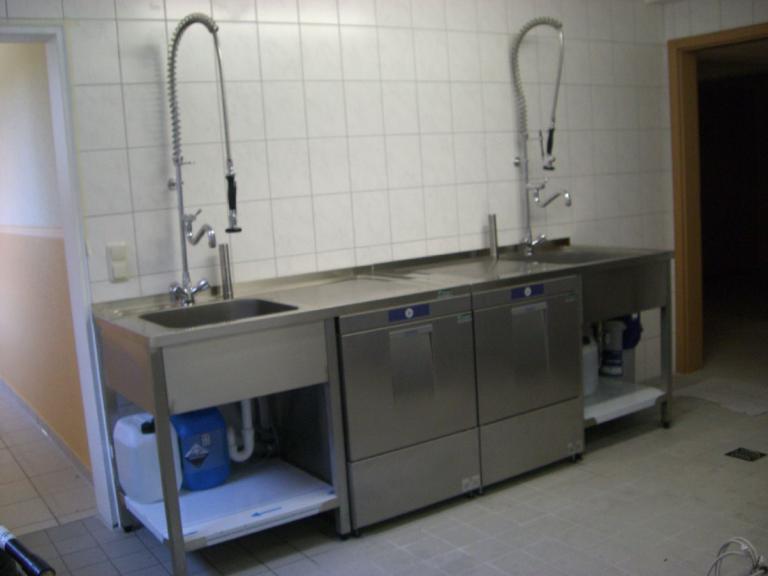 Spülküche mit Hobart Geschirr- u. Glasspülmaschine
